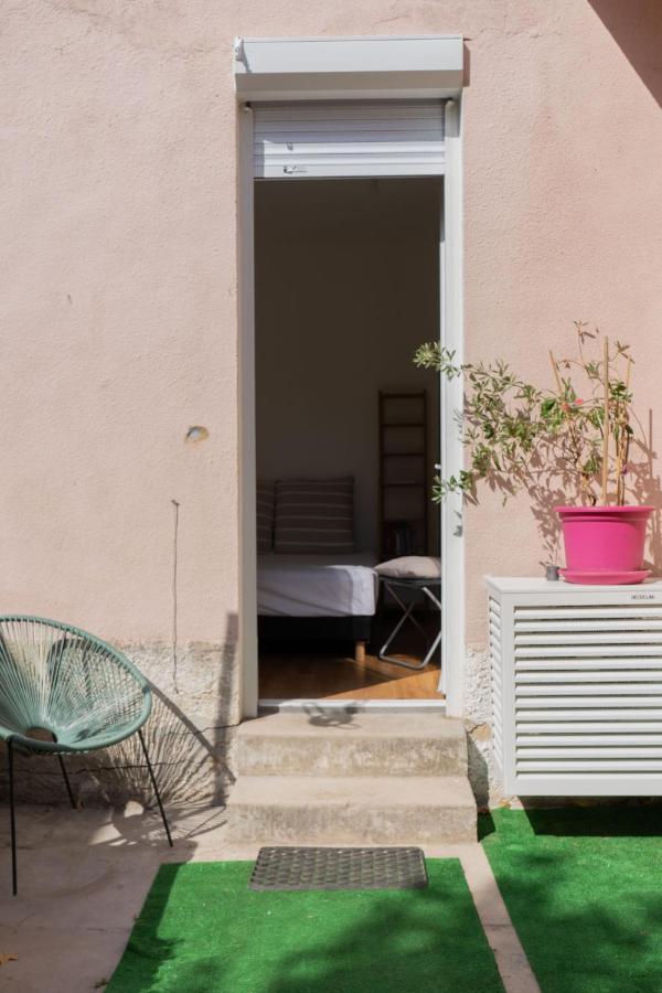 Le Petit Nid Des Chutes Lavies Hotell Marseille Exteriör bild
