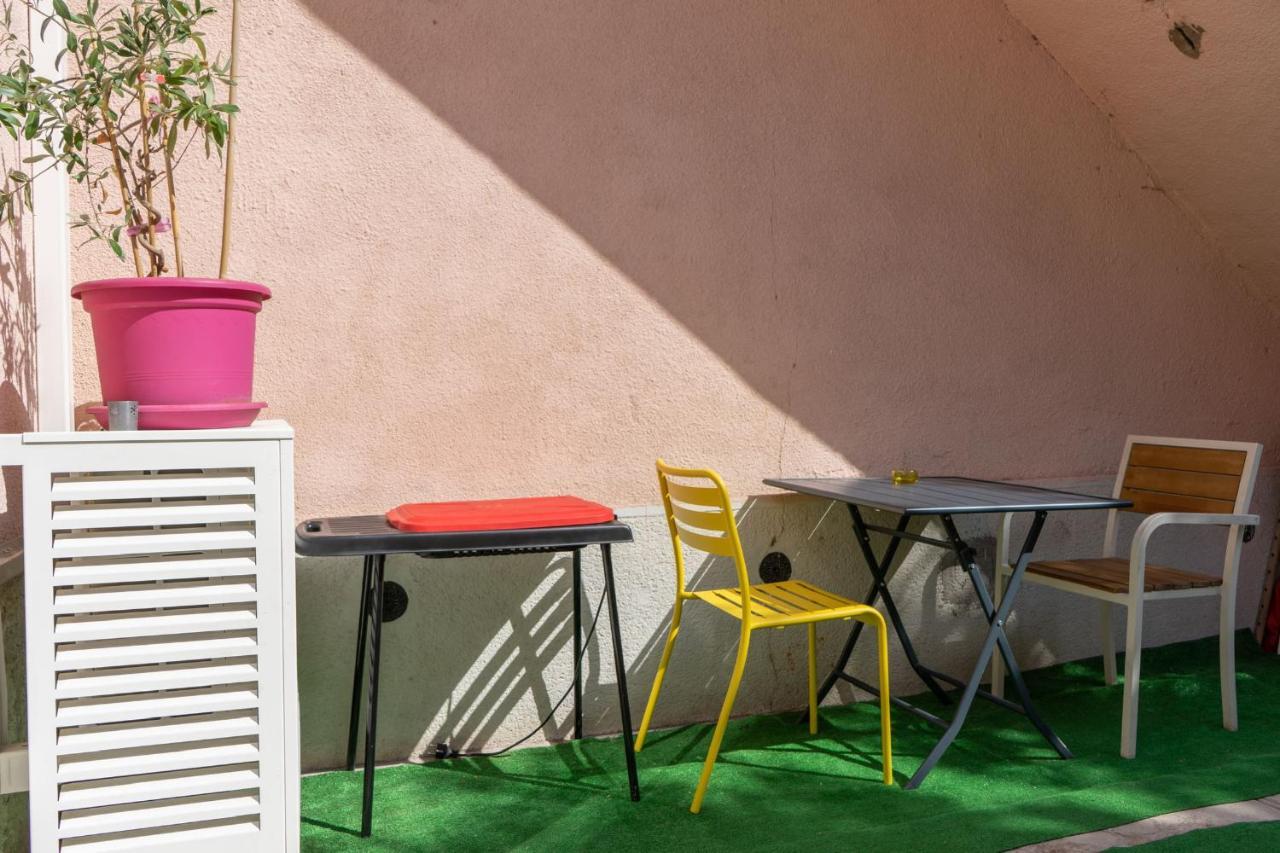 Le Petit Nid Des Chutes Lavies Hotell Marseille Exteriör bild